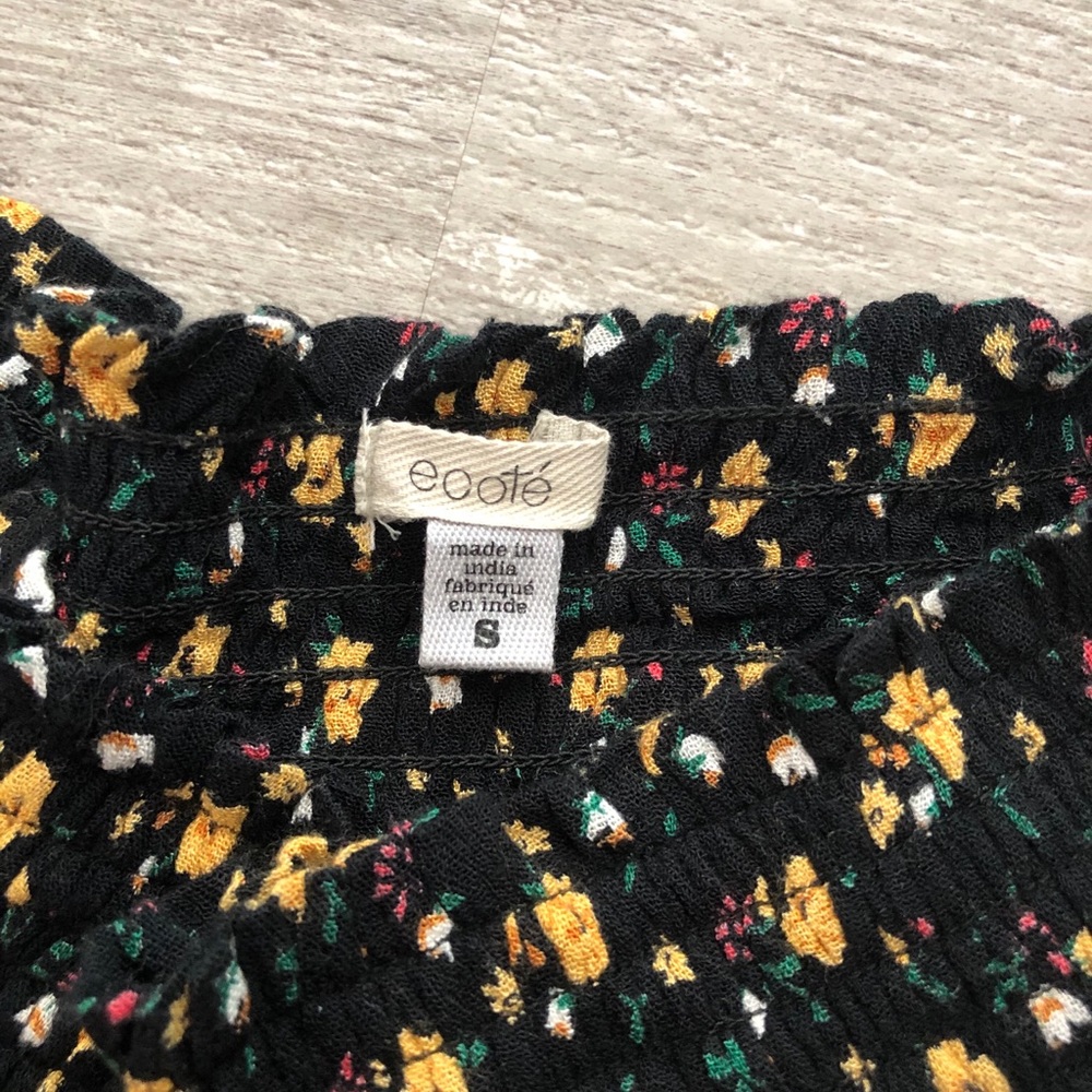 Soft flowery shorts - Picture 2 of 3